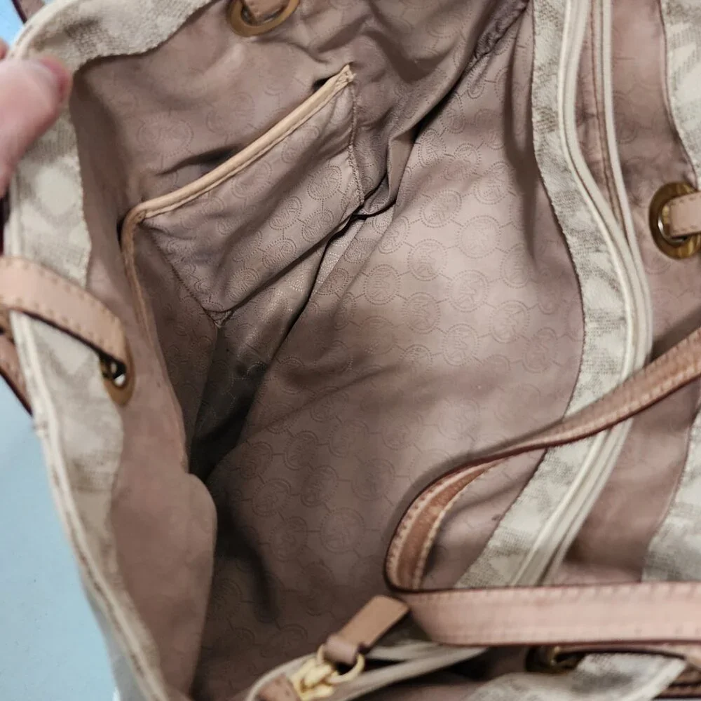 Michael Kors Handbag, Handles and Shoulder Strap